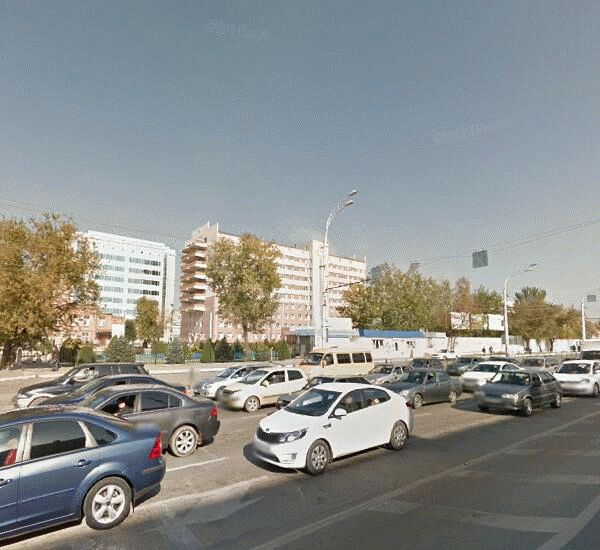 Банкомат Уральского Банка Реконструкции и Развития по адресу улица Анри Барбюса 30